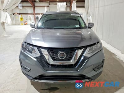 Piąte zdjęcie samochodu w środku: 2018 NISSAN ROGUE SV VIN:KNMAT2MVXJP597132 - miniatura