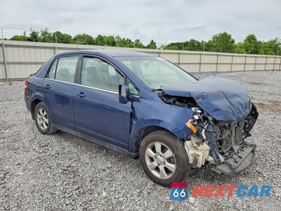 Czwarte zdjęcie samochodu z boku: 2008 NISSAN VERSA VIN:3N1BC11E68L371018 - miniatura