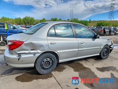 Trzecie zdjęcie samochodu z tyłu: 2002 KIA RIO BASE VIN:KNADC123X26198833 - miniatura
