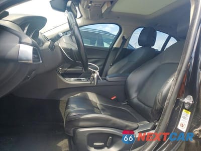 Zdjęcie 7 z 12 samochodu: 2017 JAGUAR XE VIN:SAJAR4BG8HA962887 - miniatura