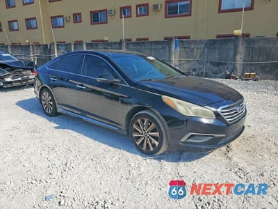 Czwarte zdjęcie samochodu z boku: 2017 HYUNDAI SONATA SPORT VIN:5NPE34AF1HH558154 - miniatura