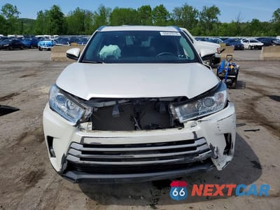 Piąte zdjęcie samochodu w środku: 2019 TOYOTA HIGHLANDER XLE VIN:5TDJZRFH5KS924476 - miniatura