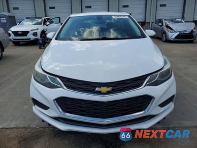 Piąte zdjęcie samochodu w środku: 2017 CHEVROLET CRUZE LT VIN:3G1BE6SM2HS576599 - miniatura