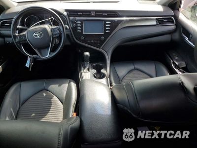 Zdjęcie 8 z 12 samochodu: 2019 TOYOTA CAMRY VIN:4T1B11HK1KU702126 - miniatura