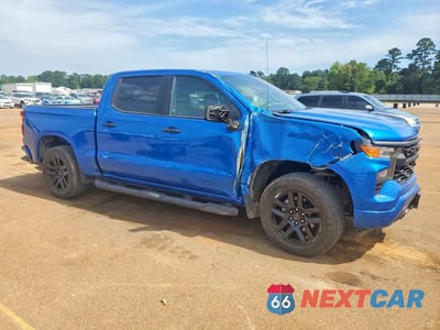 Czwarte zdjęcie samochodu z boku: 2023 CHEVROLET SILVERADO K1500 CUSTOM VIN:3GCPDBEK1PG133400 - miniatura