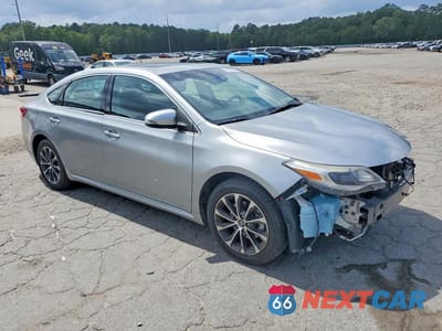 Czwarte zdjęcie samochodu z boku: 2018 TOYOTA AVALON XLE PLUS VIN:4T1BK1EB0JU275330 - miniatura