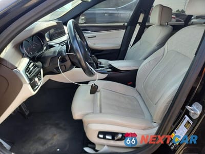 Zdjęcie 7 z 12 samochodu: 2018 BMW M550XI VIN:WBAJB9C58JB035446 - miniatura