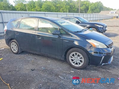 Czwarte zdjęcie samochodu z boku: 2012 TOYOTA PRIUS V THREE VIN:JTDZN3EU0C3119403 - miniatura