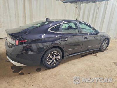 Trzecie zdjęcie samochodu z tyłu: 2026 HYUNDAI SONATA HYBRID BLUE VIN:KMHL24JJXTA160631 - miniatura