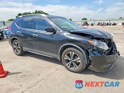 Czwarte zdjęcie samochodu z boku: 2019 NISSAN ROGUE SV VIN:JN8AT2MT4KW268940 - miniatura