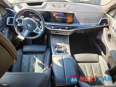 Zdjęcie 8 z 13 samochodu: 2025 BMW X7 XDRIVE40I VIN:5UX23EM05S9Z22669 - miniatura