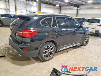 Trzecie zdjęcie samochodu z tyłu: 2021 BMW X1 XDRIVE28I VIN:WBXJG9C02M5U20578 - miniatura
