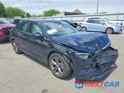 Czwarte zdjęcie samochodu z boku: 2021 VOLKSWAGEN JETTA S VIN:3VWC57BU0MM013340 - miniatura