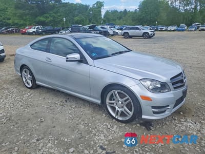 Czwarte zdjęcie samochodu z boku: 2012 MERCEDES-BENZ C 250 VIN:WDDGJ4HB8CF901892 - miniatura