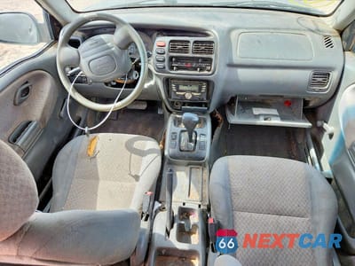 Zdjęcie 8 z 12 samochodu: 2000 CHEVROLET TRACKER VIN:2CNBE13C1Y6912768 - miniatura