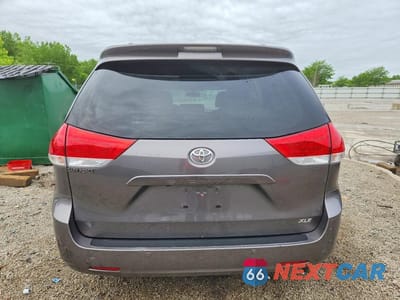 Zdjęcie 6 z 13 samochodu: 2014 TOYOTA SIENNA XLE 8-PASSENGER VIN:5TDYK3DC2ES466830 - miniatura