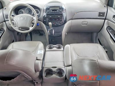 Zdjęcie 8 z 13 samochodu: 2004 TOYOTA SIENNA LE 7 PASSENGER VIN:5TDZA23C54S116822 - miniatura