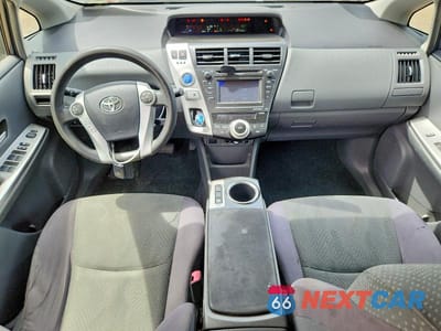 Zdjęcie 8 z 12 samochodu: 2013 TOYOTA PRIUS V THREE VIN:JTDZN3EU8D3243159 - miniatura