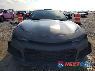 Piąte zdjęcie samochodu w środku: 2017 CHEVROLET CAMARO LT VIN:1G1FB1RS9H0132306 - miniatura