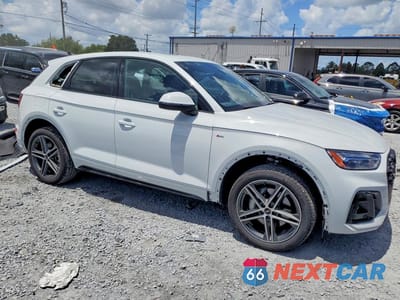 Czwarte zdjęcie samochodu z boku: 2023 AUDI Q5 E PREMIUM PLUS 55 VIN:WA1E2AFY1P2067945 - miniatura
