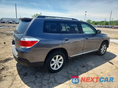 Trzecie zdjęcie samochodu z tyłu: 2011 TOYOTA HIGHLANDER BASE VIN:5TDBK3EH8BS041799 - miniatura