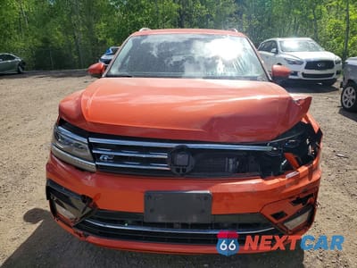 Piąte zdjęcie samochodu w środku: 2018 VOLKSWAGEN TIGUAN SEL PREMIUM VIN:3VV4B7AX4JM192930 - miniatura