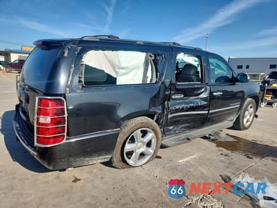 Trzecie zdjęcie samochodu z tyłu: 2011 CHEVROLET SUBURBAN C1500 LTZ VIN:1GNSCKE06BR390872 - miniatura
