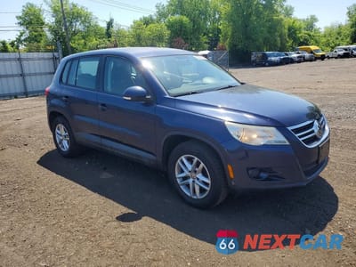 Czwarte zdjęcie samochodu z boku: 2011 VOLKSWAGEN TIGUAN S VIN:WVGAV7AX0BW553432 - miniatura