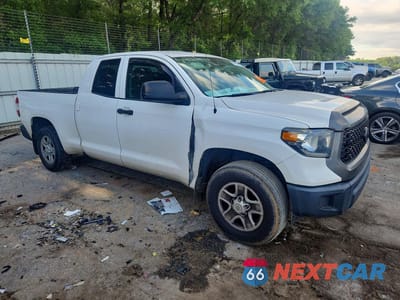 Czwarte zdjęcie samochodu z boku: 2019 TOYOTA TUNDRA SR VIN:5TFRM5F18KX137237 - miniatura