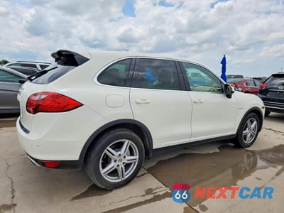 Trzecie zdjęcie samochodu z tyłu: 2012 PORSCHE CAYENNE S HYBRID VIN:WP1AE2A25CLA91463 - miniatura