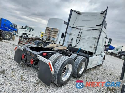 Czwarte zdjęcie samochodu z boku: 2024 VOLVO VNR SEMI TRUCK VIN:4V4WC9EH1RN629758 - miniatura
