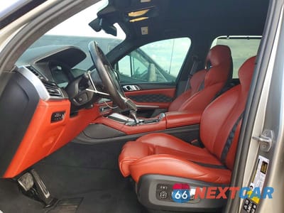 Zdjęcie 7 z 13 samochodu: 2022 BMW X5 M VIN:5YMJU0C02N9L56562 - miniatura
