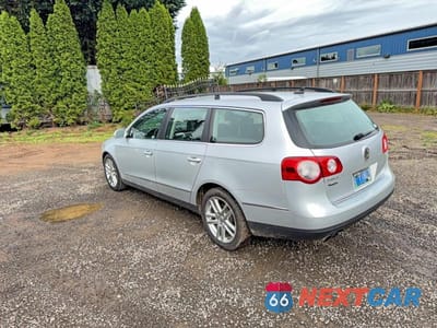 Trzecie zdjęcie samochodu z tyłu: 2008 VOLKSWAGEN PASSAT WAGON LUX VIN:WVWTK73C78E163099 - miniatura