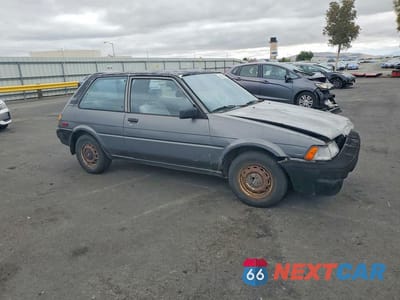 Czwarte zdjęcie samochodu z boku: 1988 TOYOTA COROLLA DELUXE VIN:1NXAE82G4JZ527804 - miniatura