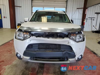 Piąte zdjęcie samochodu w środku: 2015 MITSUBISHI OUTLANDER SE VIN:JA4AZ3A39FZ007998 - miniatura