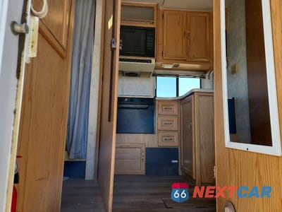 Zdjęcie 6 z 10 samochodu: 1995 WINNEBAGO MINNIE RV VIN:1FDKE30G0SHA16207 - miniatura