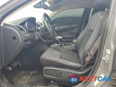 Zdjęcie 7 z 12 samochodu: 2019 CHRYSLER 300 TOURING VIN:2C3CCAAG4KH663127 - miniatura