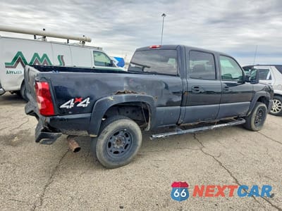 Trzecie zdjęcie samochodu z tyłu: 2004 CHEVROLET SILVERADO K2500 VIN:1GCGK23U94F108008 - miniatura