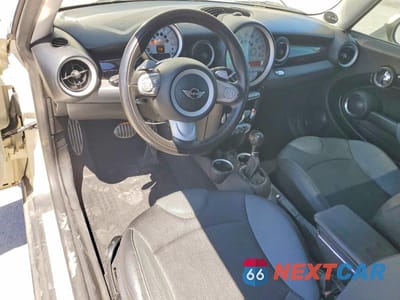 Zdjęcie 8 z 12 samochodu: 2010 MINI COOPER S VIN:WMWMF7C52ATZ71627 - miniatura