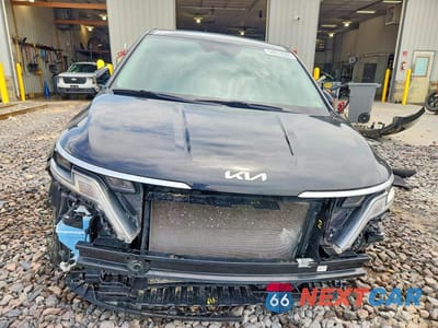 Piąte zdjęcie samochodu w środku: 2023 KIA CARNIVAL LX VIN:KNDNB4H30P6205511 - miniatura