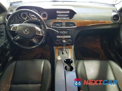 Zdjęcie 8 z 12 samochodu: 2013 MERCEDES-BENZ C 300 4MATIC VIN:WDDGF8ABXDR247223 - miniatura