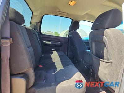 Zdjęcie 10 z 12 samochodu: 2011 CHEVROLET SILVERADO K1500 LT VIN:3GCPKSE30BG287118 - miniatura