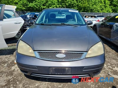 Piąte zdjęcie samochodu w środku: 2005 FORD FOCUS ZX4 VIN:1FAFP34N15W140937 - miniatura