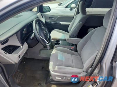 Zdjęcie 7 z 13 samochodu: 2017 TOYOTA SIENNA LE VIN:5TDKZ3DC7HS875654 - miniatura