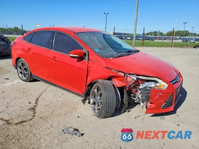 Czwarte zdjęcie samochodu z boku: 2013 FORD FOCUS SE VIN:1FADP3F27DL178487 - miniatura