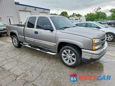 Czwarte zdjęcie samochodu z boku: 2006 CHEVROLET SILVERADO K1500 VIN:1GCEK19ZX6Z141640 - miniatura