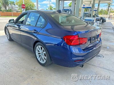 Trzecie zdjęcie samochodu z tyłu: 2018 BMW 320 I VIN:WBA8E1G50JNU91361 - miniatura