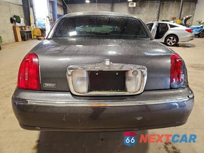 Zdjęcie 6 z 12 samochodu: 2000 LINCOLN TOWN CAR SIGNATURE VIN:1LNHM82W8YY857876 - miniatura