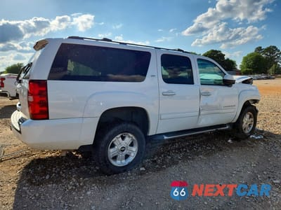 Trzecie zdjęcie samochodu z tyłu: 2014 CHEVROLET SUBURBAN K1500 LT VIN:1GNSKJE71ER166469 - miniatura