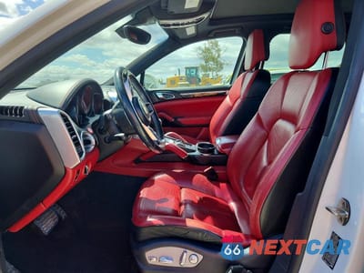 Zdjęcie 7 z 13 samochodu: 2017 PORSCHE CAYENNE S VIN:WP1AB2A25HLA52601 - miniatura